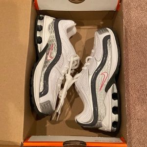 NIKE KIDS 1.5Y TORCH SNEAKERS